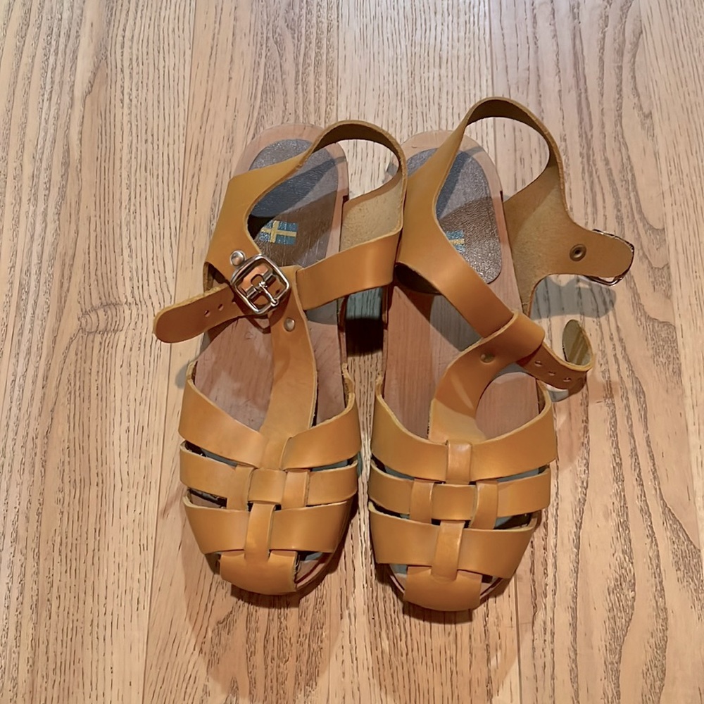Bjork mustard clog sandal
